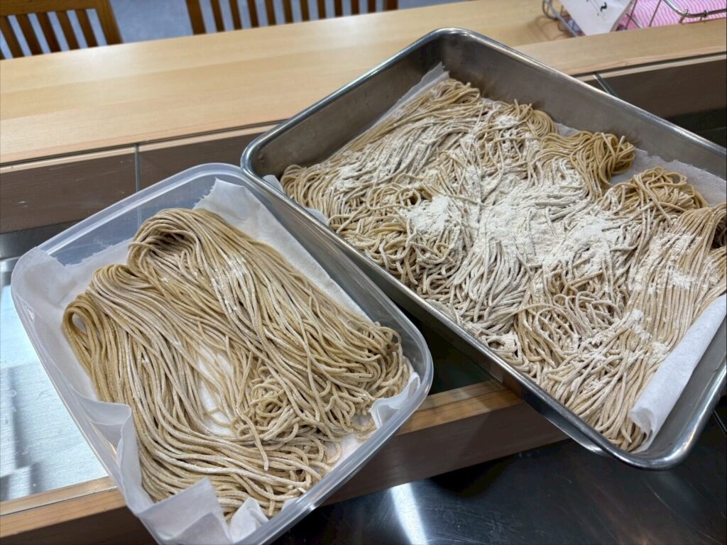 蕎麦粉をお使い1から作った自家製そば
温冷はお好みで